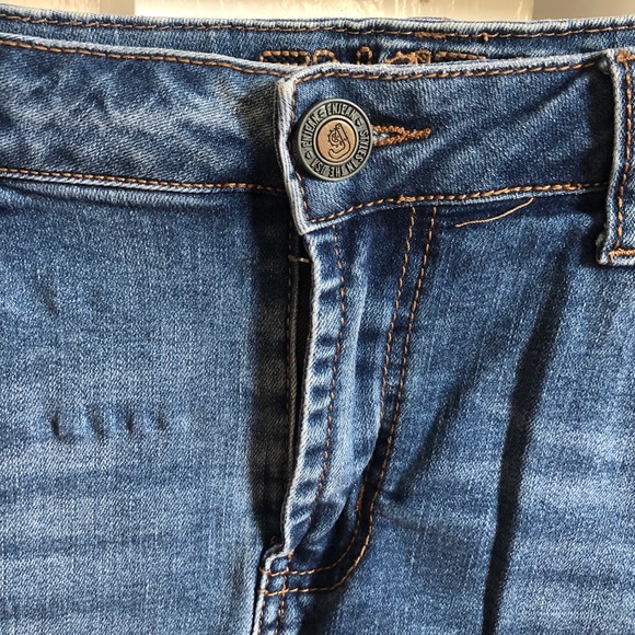 Enjean Exclusive Skirt - Picture 2 of 7